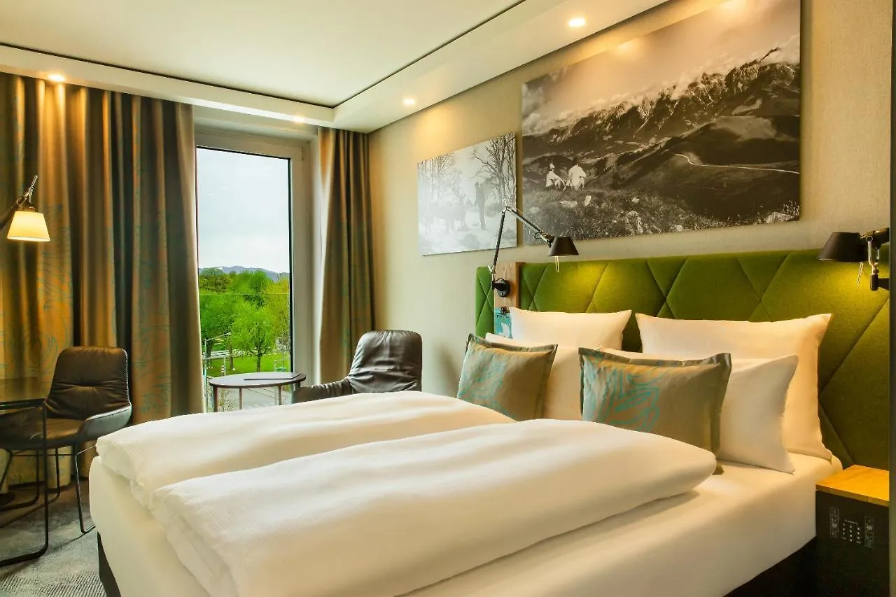 Motel One Salzburg-Sued Hotel